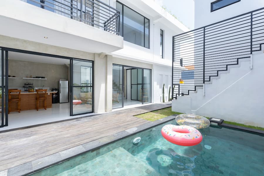 Intensive private swimming lesson at a home pool in London